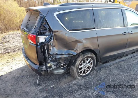 2021 Chrysler Voyager Lxi z USA, uszkodzony, nr VIN 2C4RC1DG2MR515489